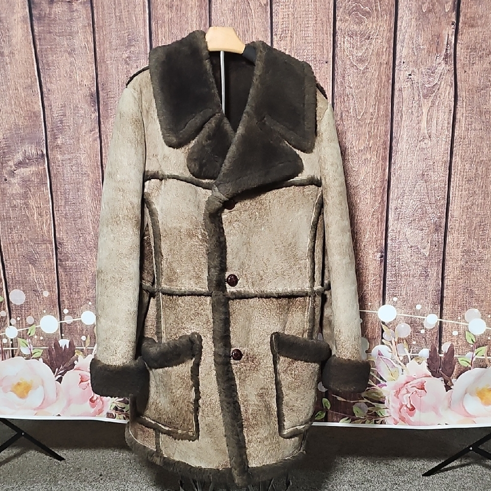 VINTAGE 1970S SHEEPSKIN COAT! LIKE NEW!